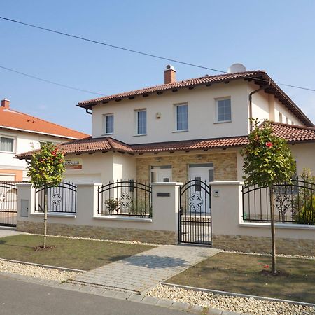 Aura Apartman Hajdúszoboszló Kamer foto