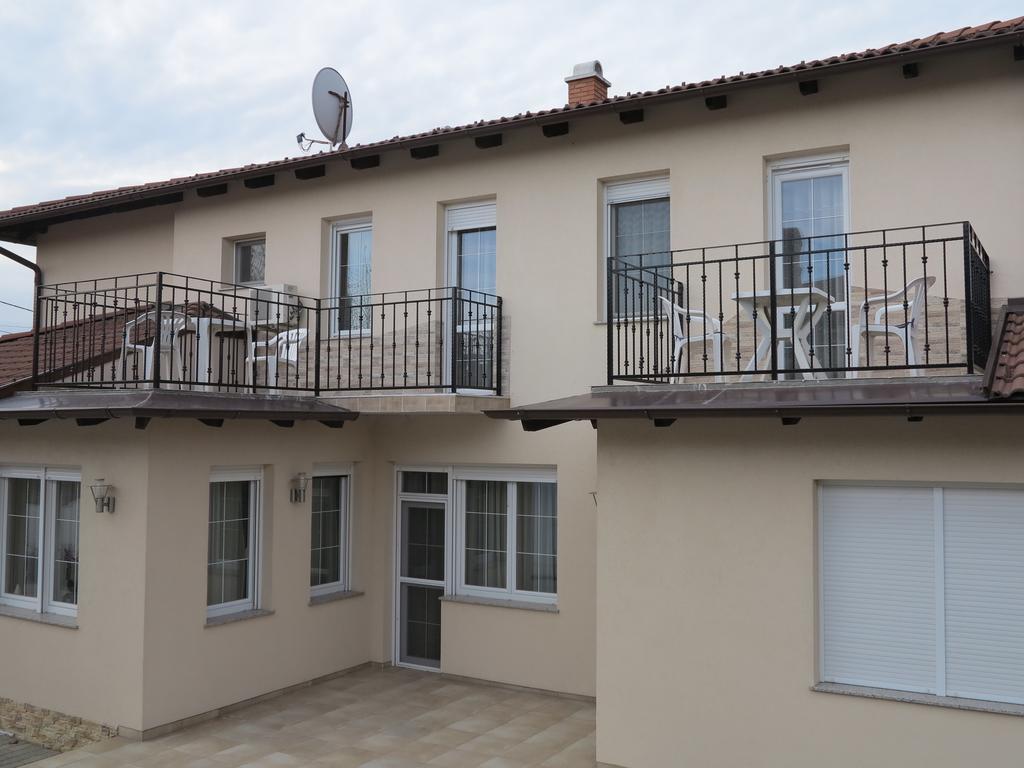 Aura Apartman Hajdúszoboszló Buitenkant foto