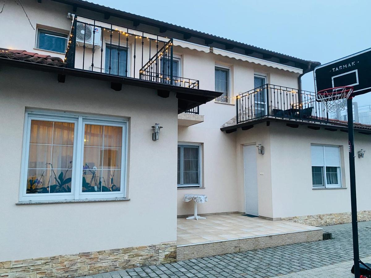 Aura Apartman Hajdúszoboszló Buitenkant foto
