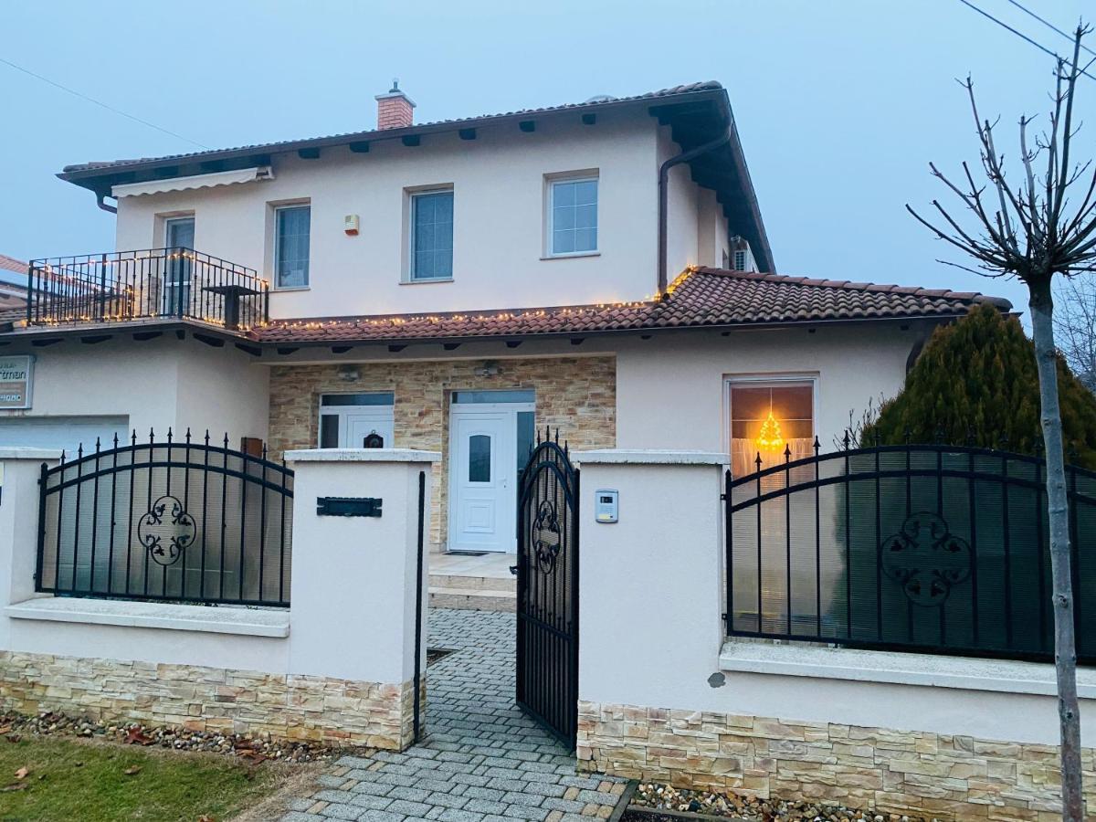 Aura Apartman Hajdúszoboszló Buitenkant foto