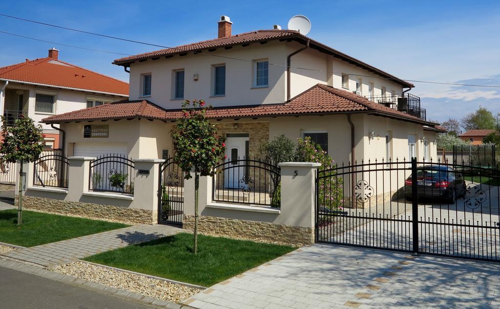 Aura Apartman Hajdúszoboszló Kamer foto