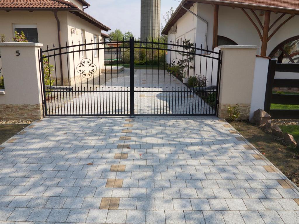 Aura Apartman Hajdúszoboszló Buitenkant foto