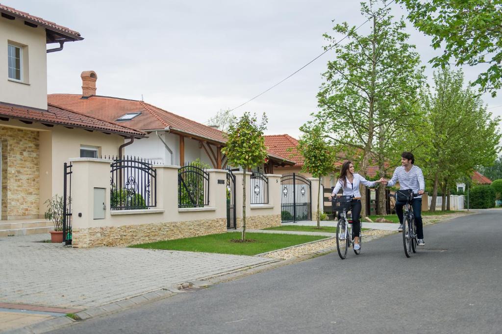 Aura Apartman Hajdúszoboszló Buitenkant foto